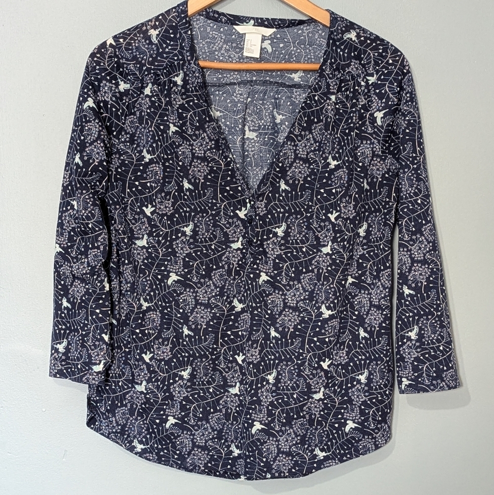 H&M‎ V-Neck Dark Blue Bird Pattern Floral Light Weight Blouse Women's Small